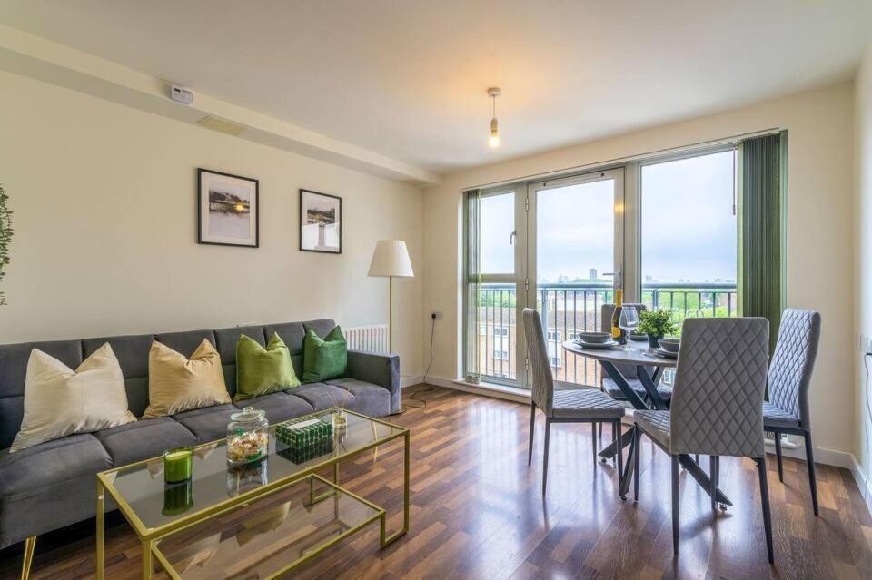 Apartment 2 Bed Close To Excel And Elizabeth Line With Wi-fi London