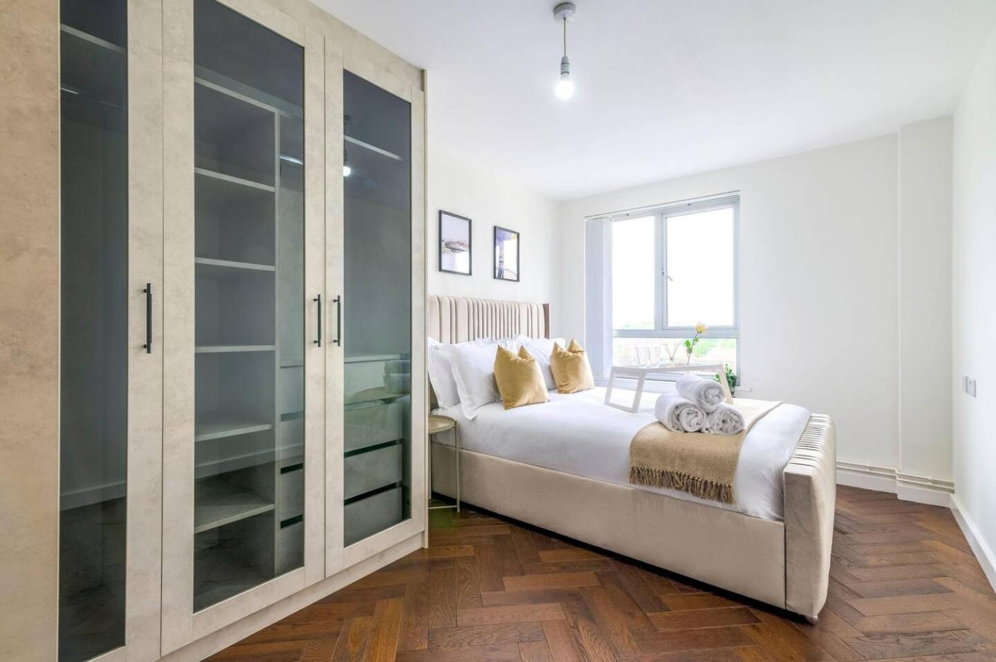 2 Bed Close To Excel And Elizabeth Line With Wi-fi Apartment