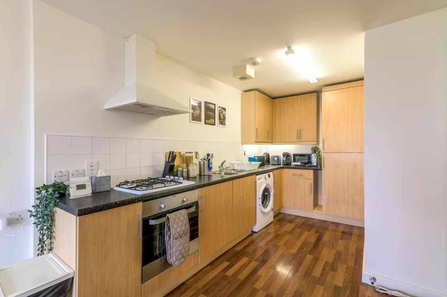 Apartment 2 Bed Close To Excel And Elizabeth Line With Wi-fi *