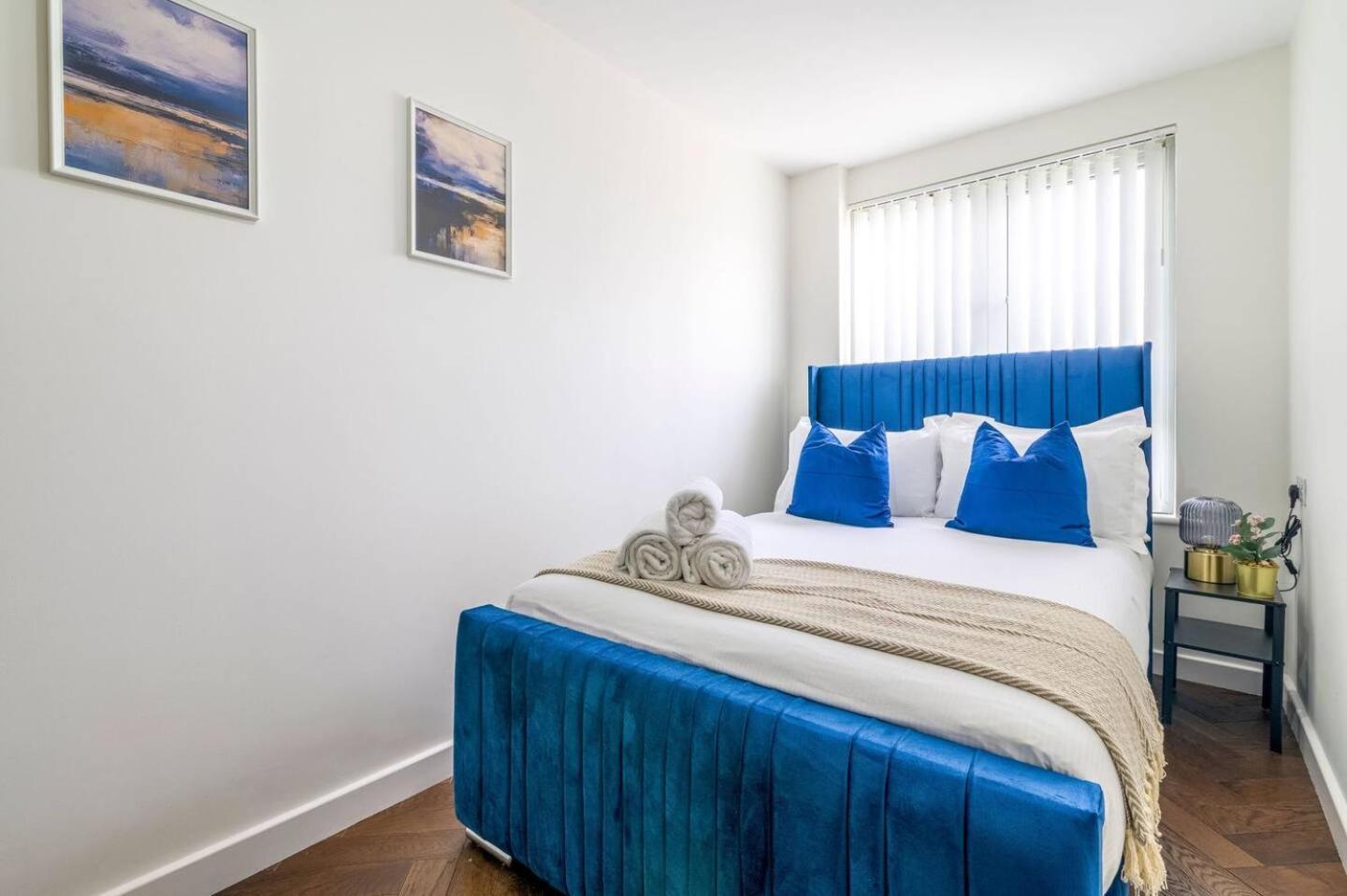Apartment 2 Bed Close To Excel And Elizabeth Line With Wi-fi