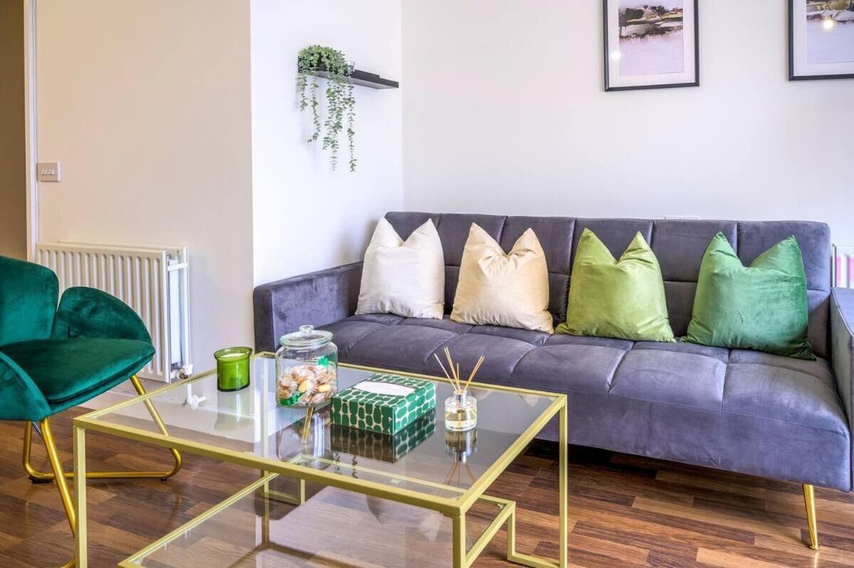 2 Bed Close To Excel And Elizabeth Line With Wi-fi Apartment *